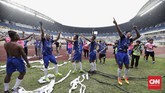 Para pemain PSIS Semarang merayakan promosi ke Liga 1. PSIS untuk kali pertama sejak musim 2008/2009 bermain di kompetisi kasta tertinggi Liga Indonesia. (CNN Indonesia/Adhi Wicaksono)