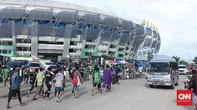 Puluhan Ribu Bonek Penuhi Stadion GBLA