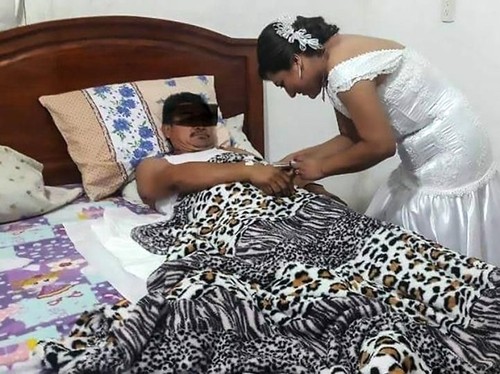 Totalitas, Perawat Ini Rela Tinggalkan Pernikahannya Demi Tolong Pasien Totalitas, Perawat Ini Rela Tinggalkan Pernikahannya Demi Tolong Pasien