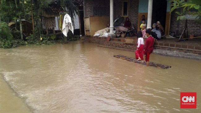 Jawa Timur Dirundung Banjir, Bengawan Solo Siaga Merah