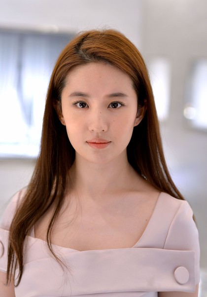 Foto: Si Cantik Liu Yifei, Aktris China yang Akan Perankan 