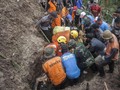 SAR Evakuasi Satu Korban Meninggal Tertimbun Longsor di Garut