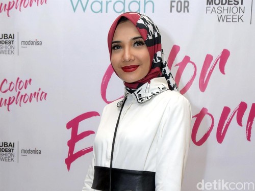 Tips Tetap Tampil Gaya Tanpa Baju Baru saat Lebaran dari Zaskia Sungkar Tips Tetap Tampil Gaya Tanpa Baju Baru saat Lebaran dari Zaskia Sungkar