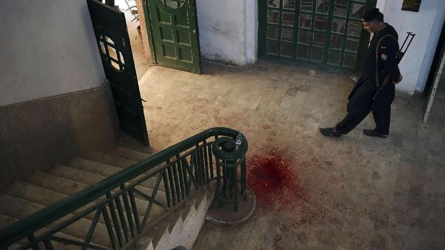 Berkedok Burka, Kelompok Taliban Serang Kampus di Pakistan