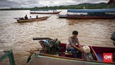Paket wisata menyusuri sungai yang membelah Golden Triangle menjadi salah satu paket wisata yang banyak ditawarkan pengelola hotel di Chiang Rai, Thailand.