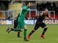 Kiper Benevento Bobol Gawang Milan dengan Mata Tertutup