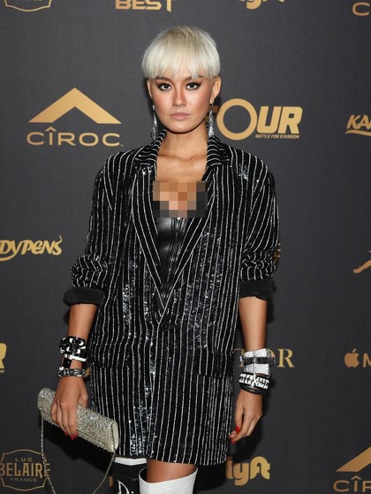 Party Bareng Chris Brown, Agnez Mo Seksi Berbalut Bustier Party Bareng Chris Brown, Agnez Mo Seksi Berbalut Bustier