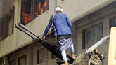 Sebaliknya bagi para pemberontak Houthi, kematian Abdullah Saleh malah menjadi dorongan moral dalam menghadapi pertempuran setelah sebelumnya dikabarkan kalah. (AFP Photo/Mohamed Huwais)