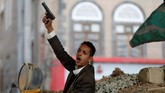 Para saksi mata menyatakan Abdullah Saleh dihabisi dengan cara ditembak hingga tewas. Kematiannya memupuskan harapan koalisi Saudi untuk mengakhiri perang dengan kelompok Houthi yang berafiliasi dengan Iran, musuhnya di kawasan. (Reuters/Khaled Abdullah)