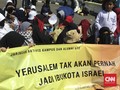 Massa Aksi Bakar Poster Trump di Kedubes AS