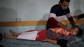 Gempuran Israel itu diklaim sebagai tanggapan atas serangan enam roket yang ditembakkan dari daerah pesisir menuju Israel selatan. (REUTERS/Mohammed Salem)
