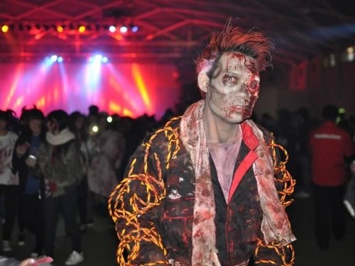 Hiii Seram! Wanita Ini Jatuh Cinta dan Akan Nikahi Zombie Hiii Seram! Wanita Ini Jatuh Cinta dan Akan Nikahi Zombie
