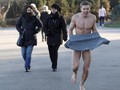 FOTO: Basah dalam Dinginnya Hyde Park