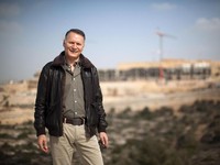 Miliarder Ini Dulu Ditahan Israel, Kini Ikut Palestina Perang