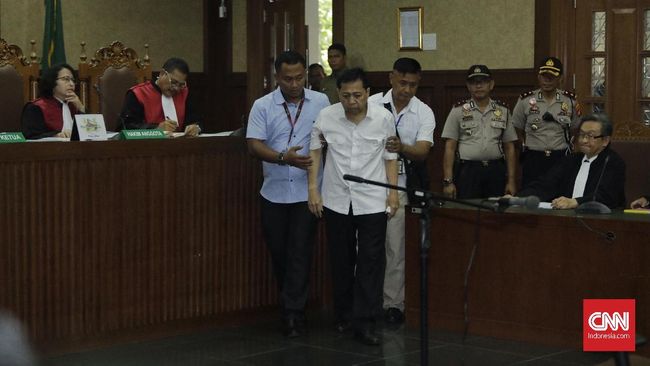 Belasan Pertanyaan Hakim, Satu Jawaban Setnov