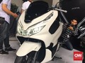 Membandingkan Generasi Terbaru Honda PCX dan Yamaha NMAX