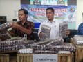 Mobil Berisi 240 Ribu PCC Terparkir di Depan Pesantren Lebak