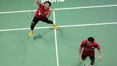 Takeshi Kamura/Keigo Sonoda adalah satu-satunya lawan yang bisa menaklukkan Kevin/Marcus di BWF Super Series Finals tahun ini. Namun, mereka akhirnya tumbang dari Kevin/Marcus di babak semifinal. (AFP PHOTO / MAHMOUD KHALED)