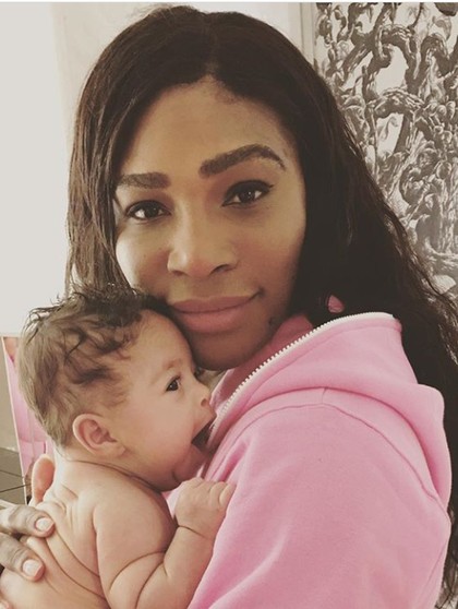 Serena Williams Pertamakalinya Berpose Gendong Bayinya untuk Sampul Vogue Serena Williams Pertamakalinya Berpose Gendong Bayinya untuk Sampul Vogue