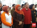 Khofifah Hadiahkan