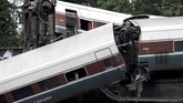Pihak berwenang memastikan tiga korban tewas berasal dari kereta Amtrak Cascades 501. Pengguna jalan yang terdampak kecelakaan bisa diselamatkan meski banyak yang menderita luka-luka. (REUTERS/Steve Dipaola)