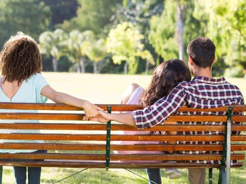 Bagaimana Menyikapi Wanita yang Selalu Mengganggu Rumah Tangga Saya? Bagaimana Menyikapi Wanita yang Selalu Mengganggu Rumah Tangga Saya?