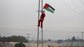 Demonstrasi memprotes langkah AS juga merebak sejak keputusan Trump pada 6 Desember lalu, tak hanya di Palestina, namun juga di seluruh dunia, termasuk Indonesia.(Reuters/Mohammed Salem)