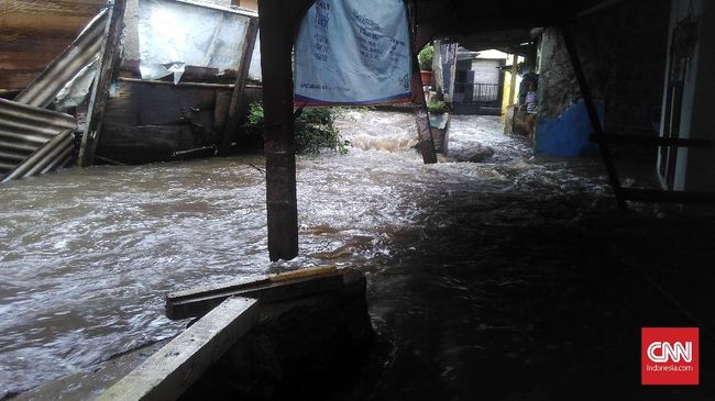 Cerita Warga Hadapi Maut saat Tanggul Jebol di Jati Padang