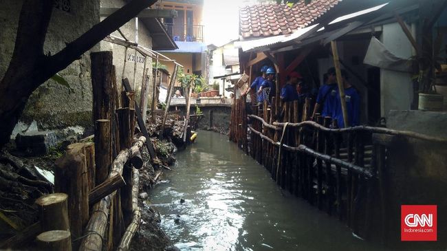 Pelebaran Sungai di Jati Padang Tunggu Musim Hujan Berakhir