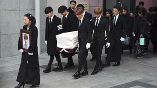 Tagar #YouDidWellJonghyun Warnai Suasana Pemakaman Jonghyun