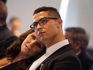 Ibunya Ulang Tahun, Ronaldo Kasih Kado Mobil Mewah Ini