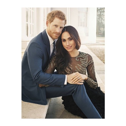 Meghan Markle Tampil Menawan dengan Balutan Gaun Rp 1 M di Foto Pertunangan Meghan Markle Tampil Menawan dengan Balutan Gaun Rp 1 M di Foto Pertunangan