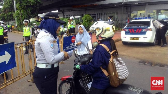 Jalan Tanah Abang Ditutup, Banyak Pengendara Bingung