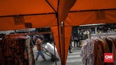 Pemprov DKI memberikan gratis lapak-lapak itu kepada 372 PKL di Tanah Abang, meski tak semua pedagang mendapat jatah lapak. (CNN Indonesia/Adhi Wicaksono).