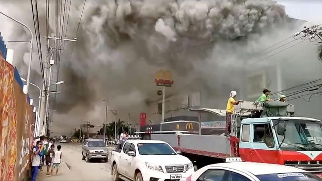 Filipina Bekukan Operasi Mal yang Terbakar di Davao
