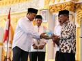 Menpora Kembali Bagi-bagi Bola untuk Santri