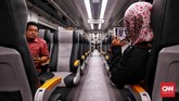 Pada tahap awal ini, perjalanan kereta baru melayani tiga stasiun yaitu Sudirman BNI City, Batu Ceper dan Soekarno-Hatta. Sebaliknya, keberangkatan dari Stasiun Bandara Soekarno-Hatta menuju Sudirman BNI City di mulai pada pukul 06.10 pagi dan berakhir pukul 23.10 malam. Jakarta. Selasa, 26 Desember 2017.CNN Indonesia/Andry Novelino