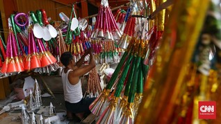 Isu Haram dan Nelangsa Penjual Terompet Tahun Baru