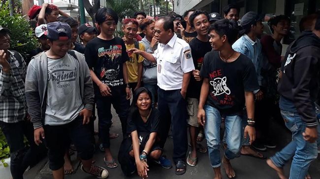 Menggelandang, Puluhan Slanker ala Bonek Dipulangkan