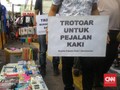 Saat Mal Sepi, Sandi Bersyukur Trotoar Tanah Abang Penuh PKL