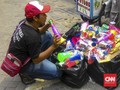 Harapan Penjual Terompet di Tengah Kabar Penularan Difteri
