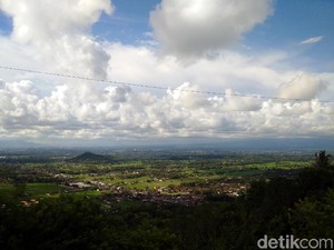 Cuaca Surabaya Hari Ini: Berawan Merata, Suhu 35 Derajat Celsius