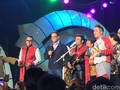 Anies Rayakan Tahun Baru di Monas Bersama Warga dan Keluarga
