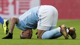 Pada menit ke-23, giliran Manchester City kehilangan Jesus Gabriel setelah penyerang asal Brasil itu mengalami cedera lutut. (REUTERS/David Klein)