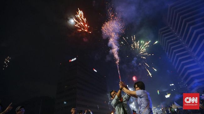 5 Tips Jaga Diri Selama Liburan Akhir Tahun - CNN Indonesia