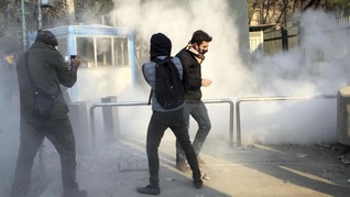 Ratusan Demonstran Ditangkap di Teheran, Lima Petugas Tewas
