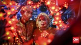 Pemerintah Provinsi DKI Jakarta menggelar acara nikah massal yang diikuti oleh 437 pasangan dari seluruh kelurahan yang ada di Ibu Kota. Ini merupakan bagian dari rangkaian acara perayaan malam Tahun Baru di Jakarta. (CNNIndonesia/Safir Makki)