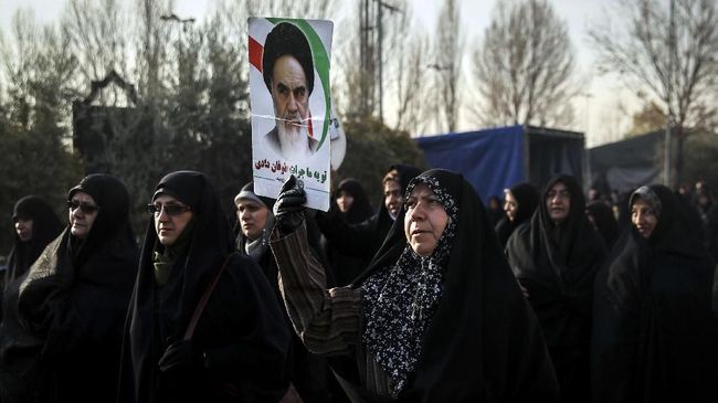 Protes Aturan Wajib Berhijab, Perempuan Iran Ditahan