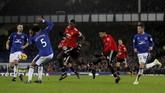 Lewat proses yang hampir sama, Manchester United menggandakan keunggulan melalui gol Jesse Lingard pada menit ke-81. (Reuters/Lee Smith)
