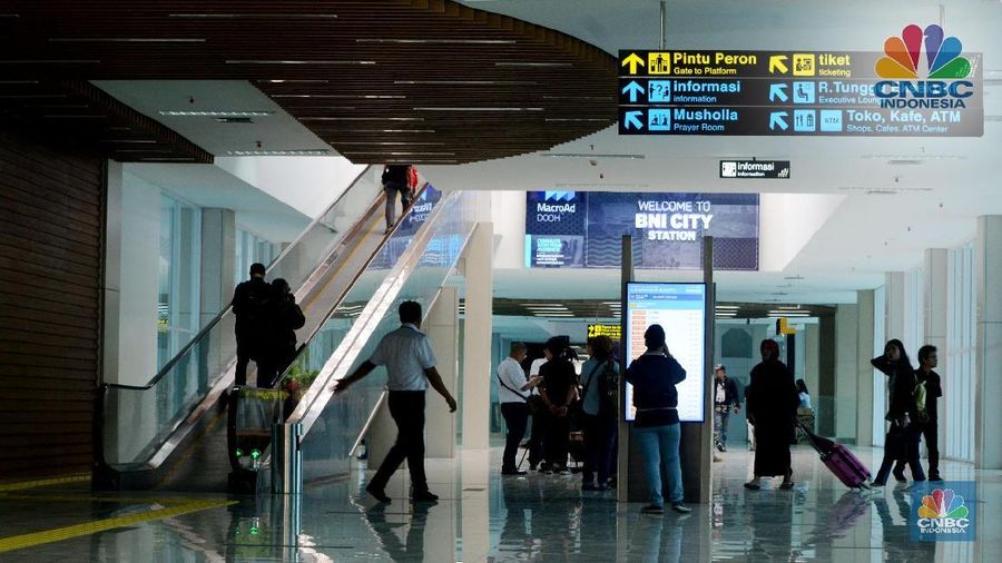 Aktivitas penerbangan pesawat udara mengalami penurunan di tahun ini.